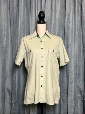 1970 Men's Short-Sleeve Casual Button-Down Shirt in Pale Green